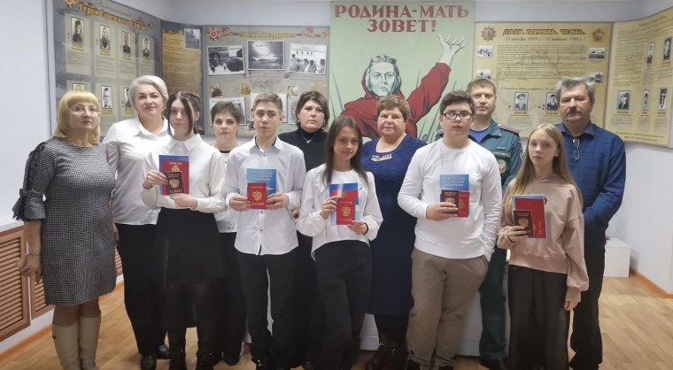 ВРУЧЕНИЕ ПАСПОРТОВ.