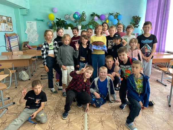 Увлекательная жизнь в школьном оздоровительном лагере.